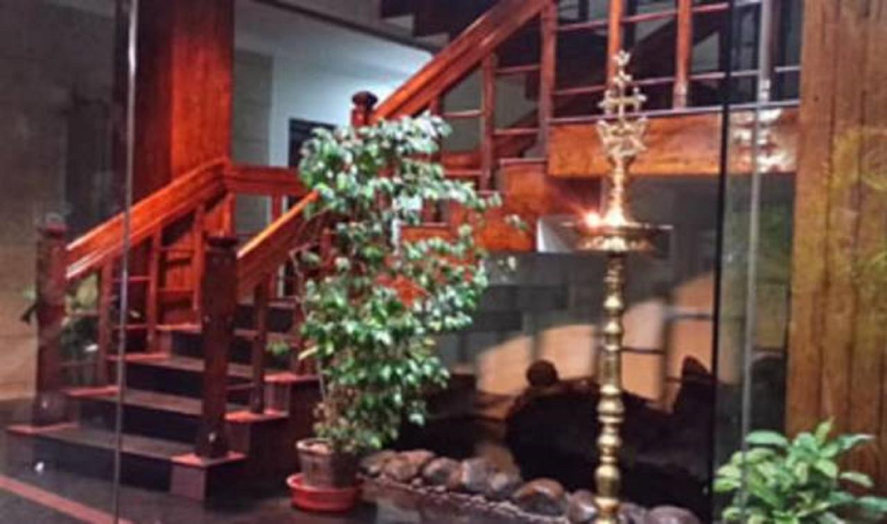 Hotel Boban Plaza Thiruvananthapuram Buitenkant foto