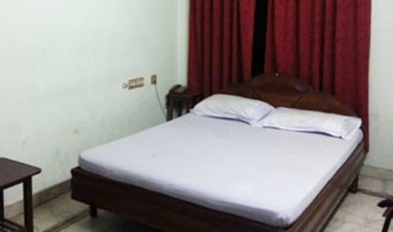 Hotel Boban Plaza Thiruvananthapuram Buitenkant foto