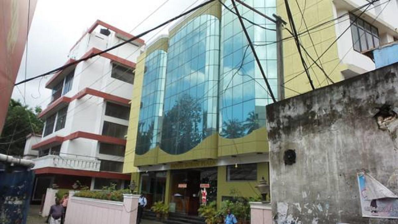 Hotel Boban Plaza Thiruvananthapuram Buitenkant foto