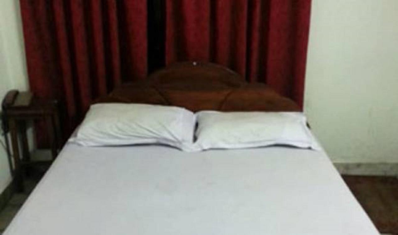 Hotel Boban Plaza Thiruvananthapuram Buitenkant foto